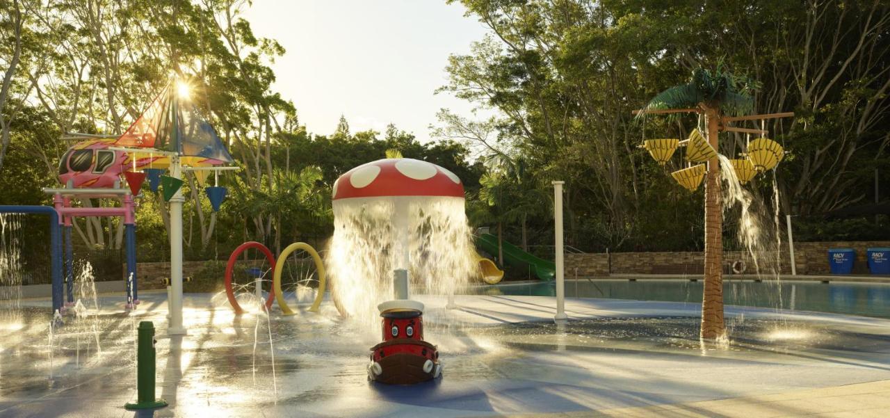 Racv 로열 파인스 리조트 골드 코스트 Benowa 외부 사진 The water park at the resort